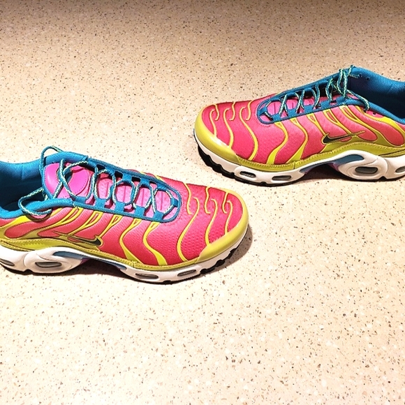🆕️ NEW⚡️Nike Air Max Plus 'Volt Pink Blast'⚡️ - Picture 5 of 16